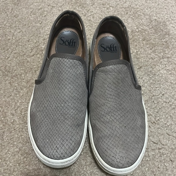 Sofft Shoes - Sofft Somers snakeskin grey sneakers - size 6.5